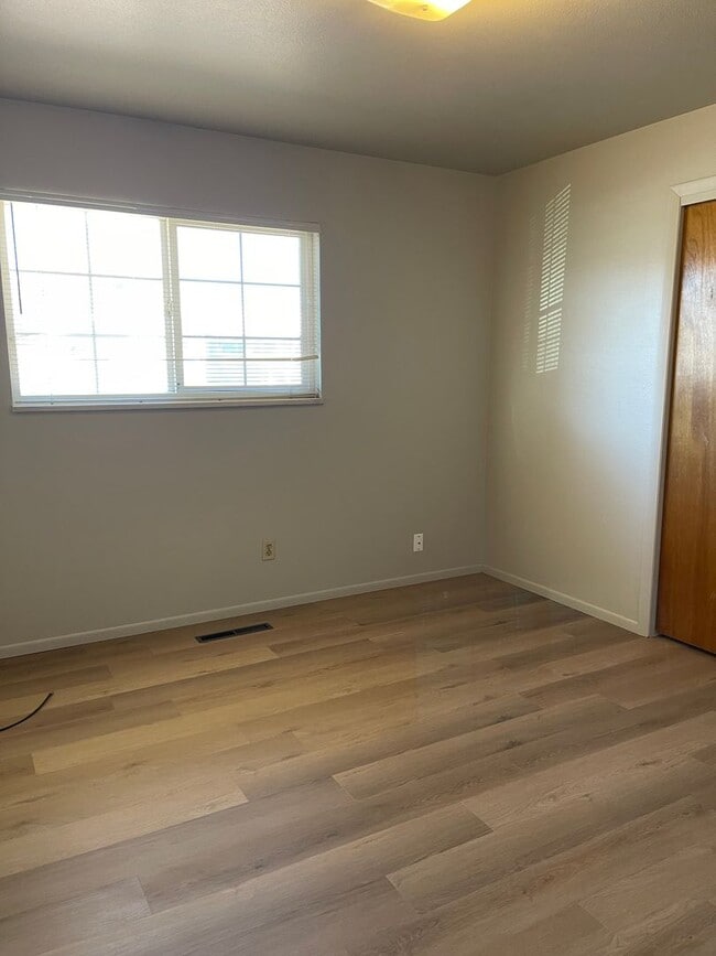 Building Photo - 340 Barrett Ave