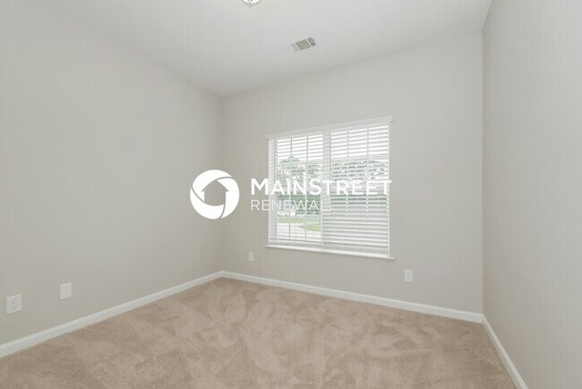 Building Photo - 4 Bedroom Pet-Friendly Home in Riverdale, ...