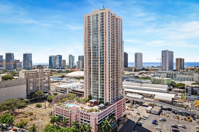 Building Photo - 801 S King St