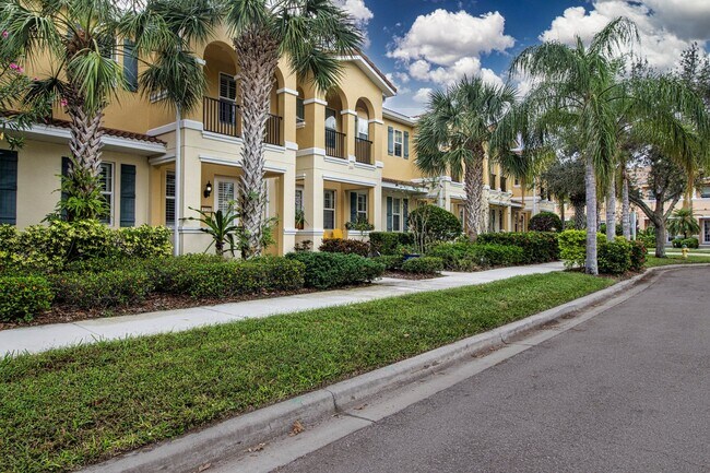 Building Photo - 3 Bedroom 2.5 Bath Townhome San Michele