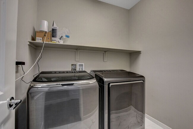 Building Photo - 6005 Andezano Dr