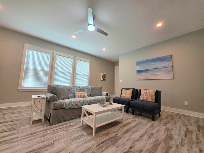 Building Photo - 8088 Carmel Cir