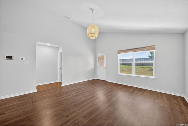 Building Photo - Open Floor Plan 4 Bed/2.5 Bath Home in Alamo Ranch