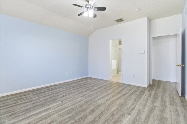 Building Photo - Teal Run Place Court, Fresno, TX 77545 - 4 BR 2 BA single-family home