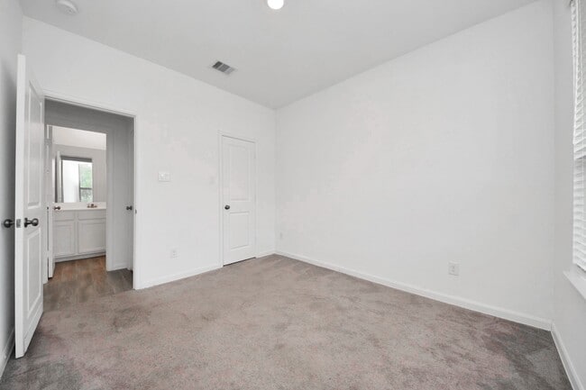 Building Photo - 7214 Cordgrass Prairie Ln