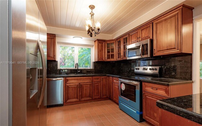 Building Photo - 1350 Mendavia Ave