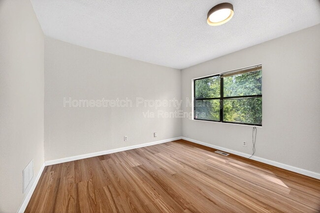 Building Photo - 368 Cameron Rd