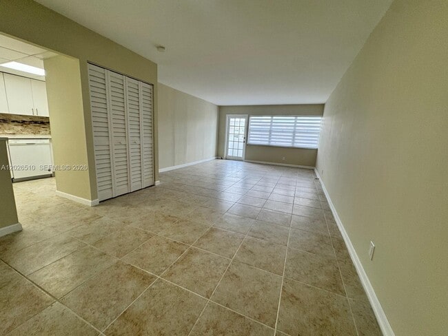 Building Photo - 401 Golden Isles Dr