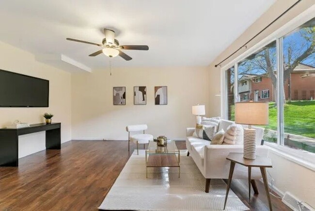 Building Photo - $2,350.00 - 4 Bedrooms, 2.5 Bathroom, Town...