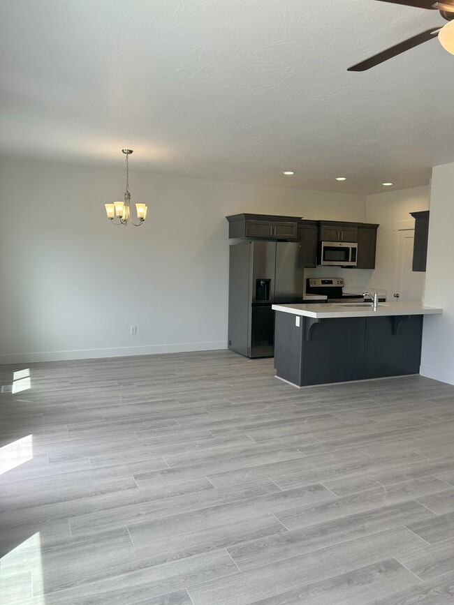 Building Photo - 5118 Lakefield Dr
