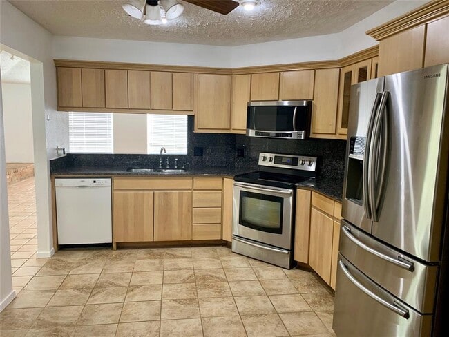 Building Photo - 2793 Spring Moss Dr