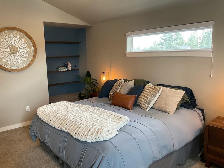 Master Suite - 616 N Willitts St