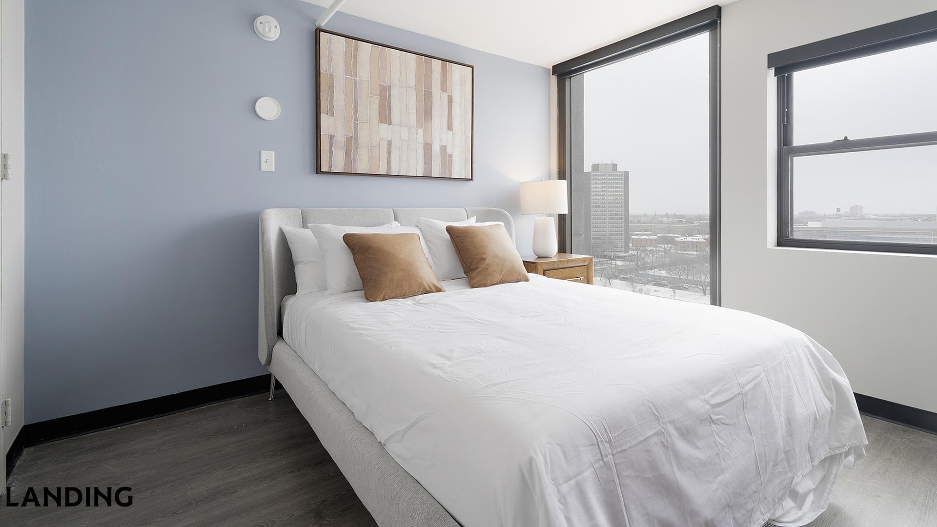 Building Photo - 1922 W Ogden Ave