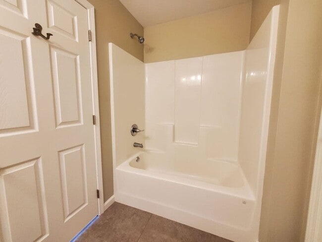 Building Photo - 213 Cane Creek Ln
