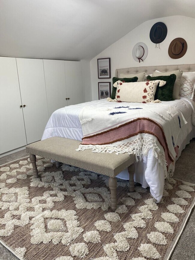 Building Photo - NEWLY RENOVATED 2 BEDROOM WITH GARAGE IN THE HEART OF SOUTHSIDE!