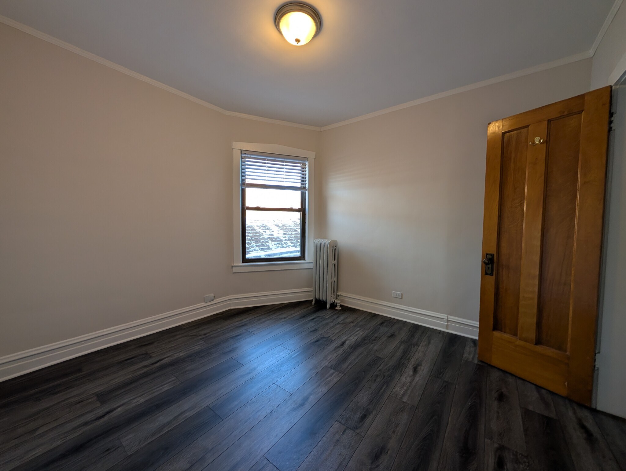 Building Photo - 5817 W Berteau Ave