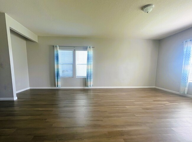Building Photo - 131 Ashwood Cir