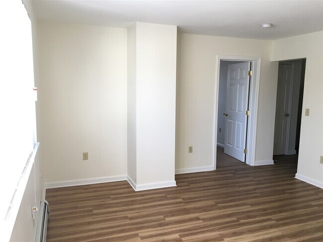 Building Photo - 82 3rd St