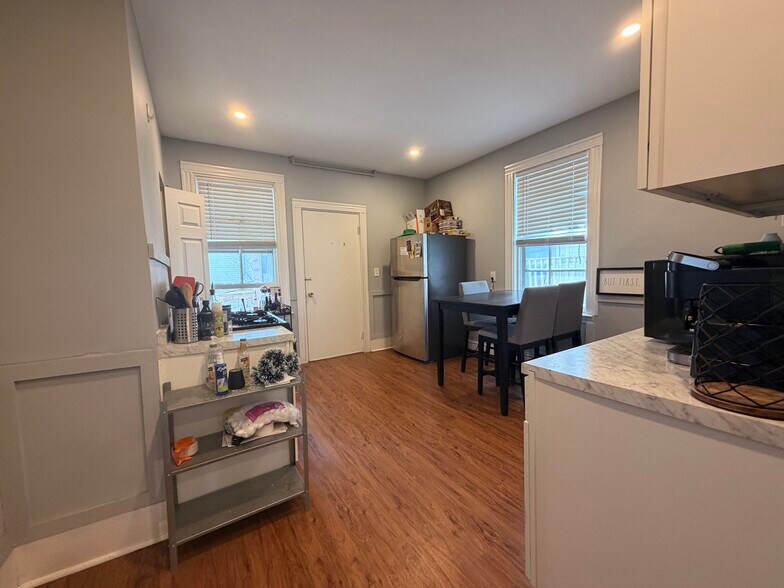 Building Photo - 18 Washburn St