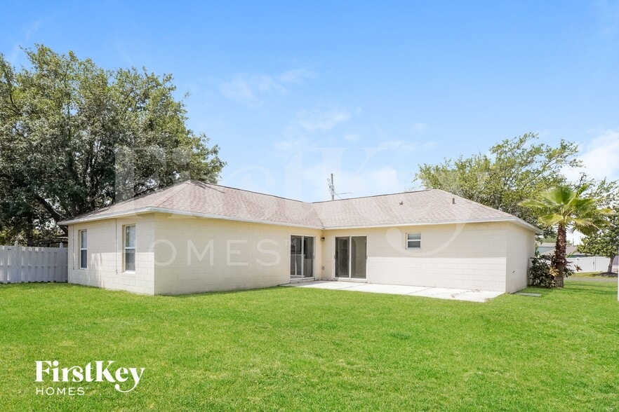 Building Photo - 729 Pincon Ln