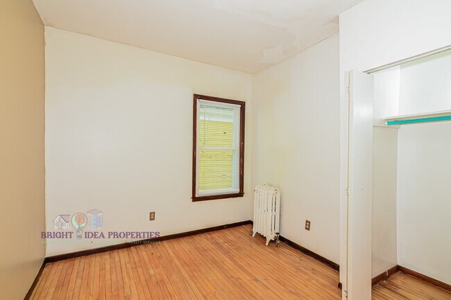 Building Photo - 2104 Emerson Ave S