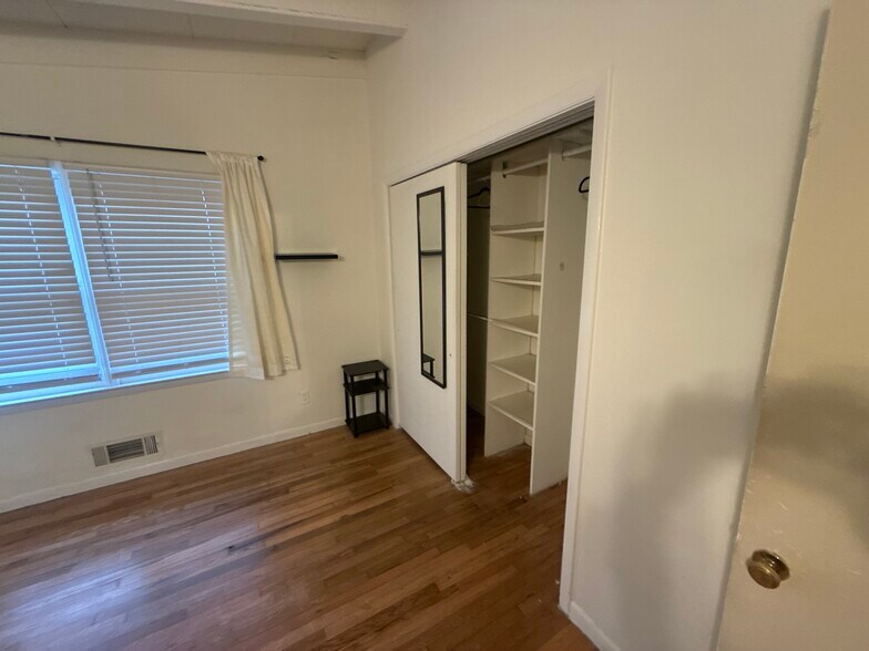 Building Photo - 1009 Hampton St NW