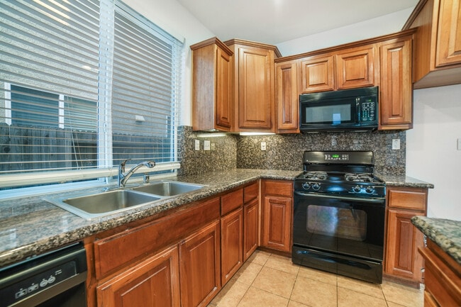 Building Photo - 10849 Brookfield Ave