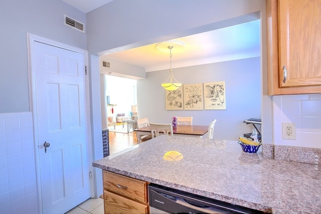 Building Photo - 7518 Cromwell Dr