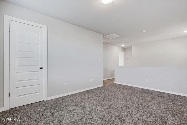 Building Photo - 13130 Oakhampton Ave