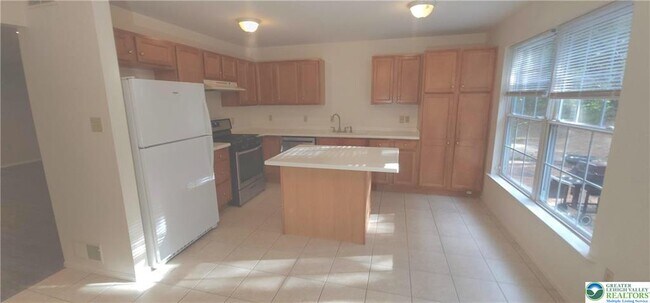 Building Photo - 1600 Greystone Cir