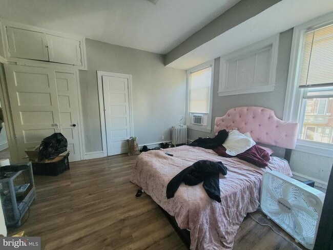 Building Photo - 4960 Chestnut St