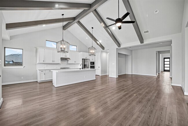 Building Photo - 2600 Golden Palms Ln
