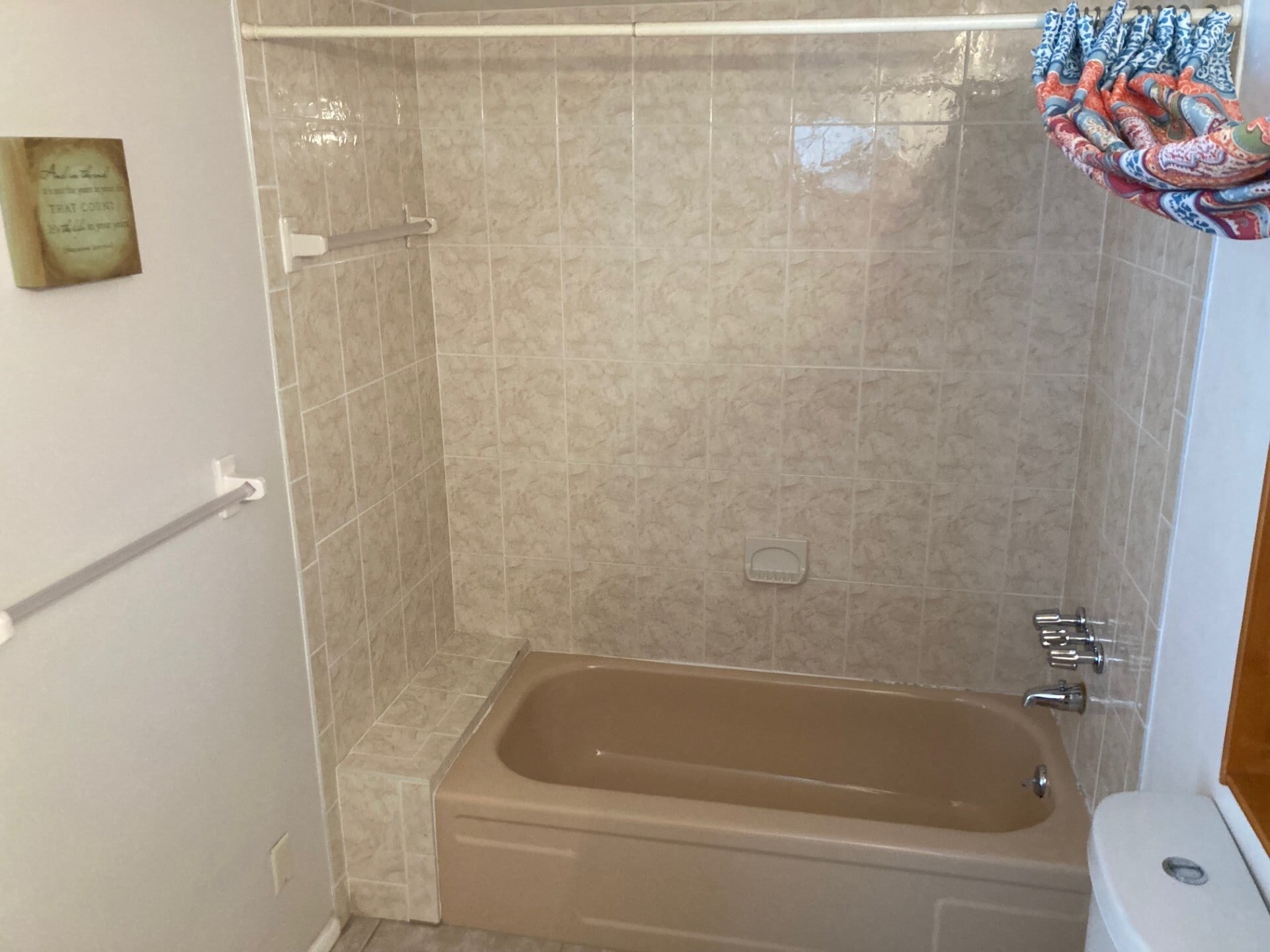 visitors tub - 2131 NW Lakeview Dr