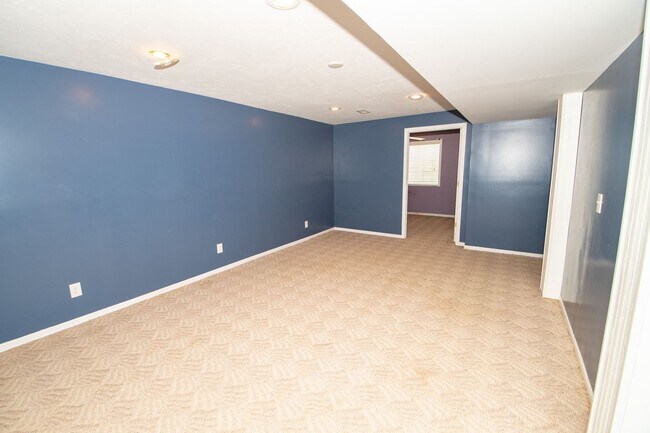 Building Photo - 4 Bedroom home in Granger, IN!