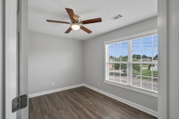Building Photo - 302 12 Oaks Ln