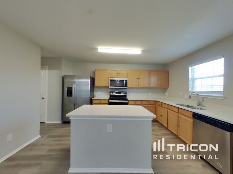 Building Photo - 206 Cornell Dr