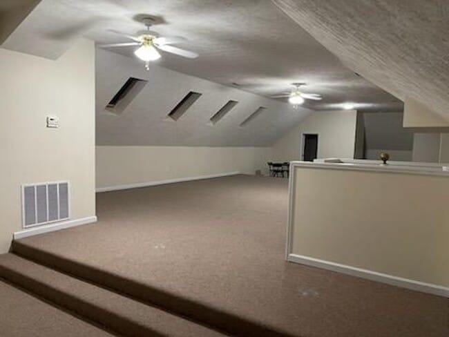 Building Photo - Beautiful, 5-bedroom home in a quiet subdi...