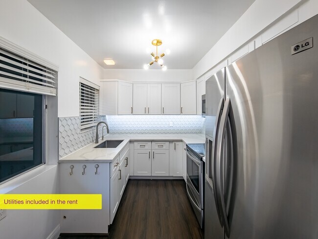 Building Photo - 215 N Kenwood St