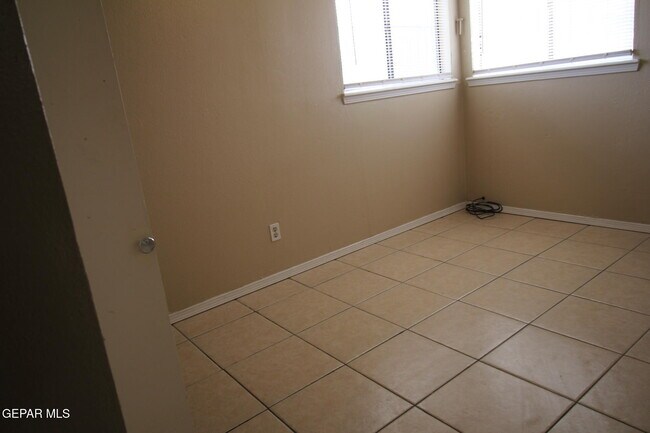 Building Photo - 10711 Ivanhoe Dr