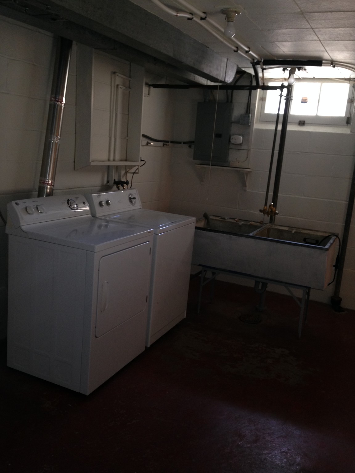 laundry room - 3528 Blaisdell Ave