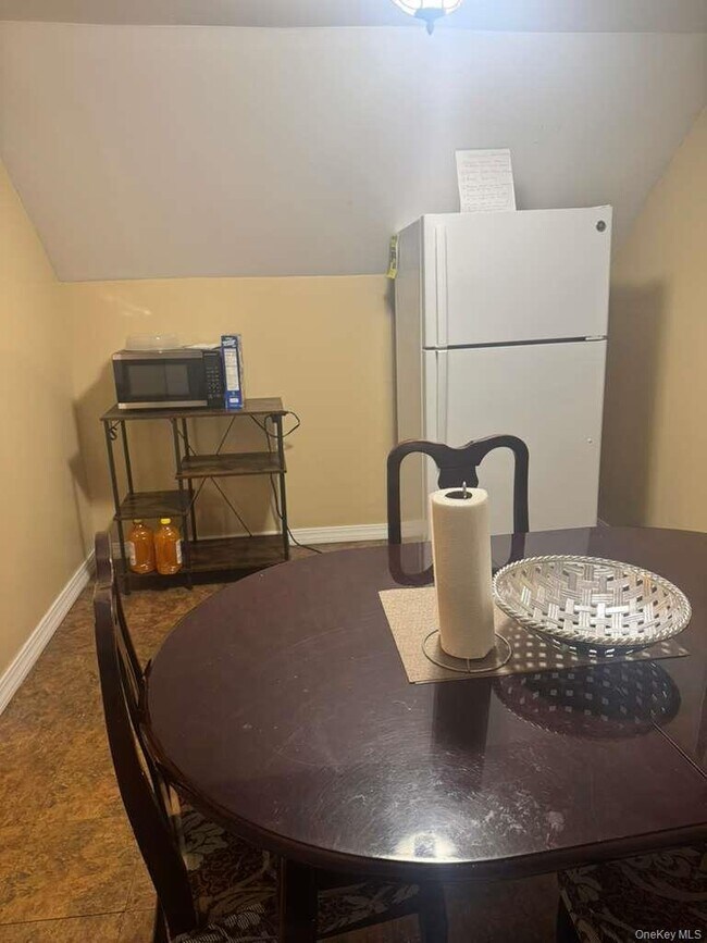 Building Photo - 108 Roberta St