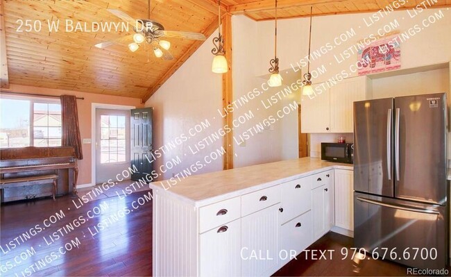 Building Photo - 250 W Baldwyn Dr