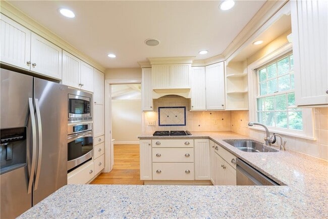 Building Photo - 48 Pleasant St