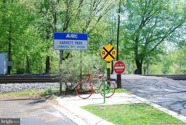 Building Photo - 930 Rose Ave