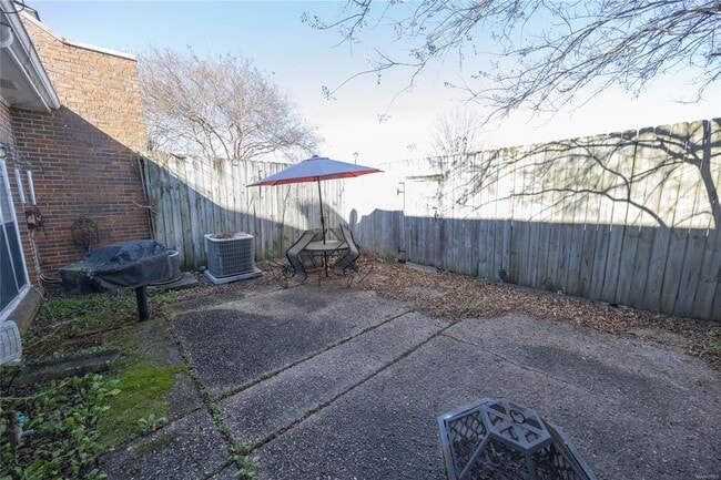 Building Photo - 2043 Hazel Hedge Ln