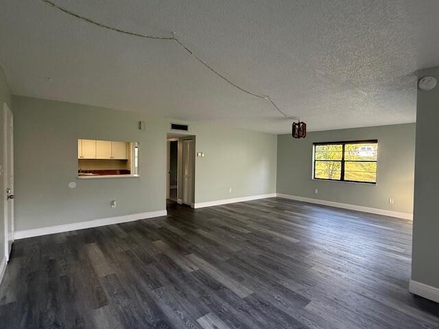 Building Photo - 2050 Oleander Blvd