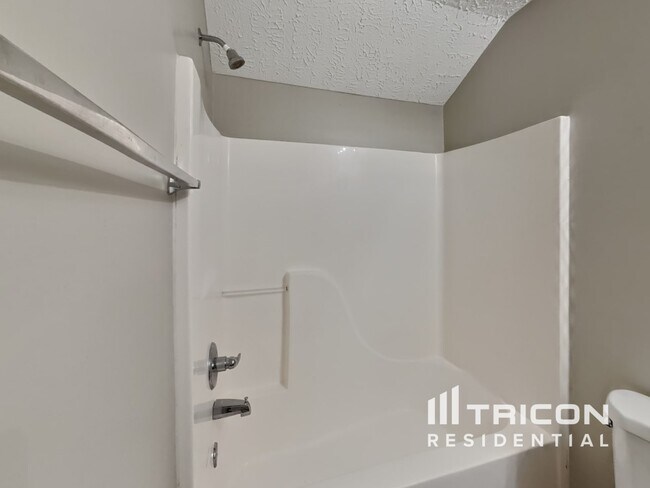 Building Photo - 2819 Elijah Dr