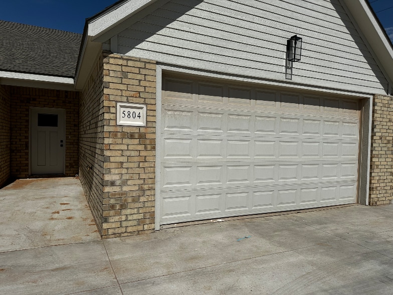 Primary Photo - 5804 Urbana Ave