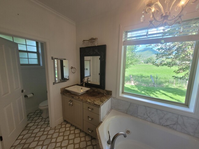 Building Photo - 867 N Swiss Farm Ct