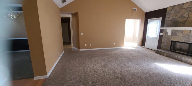 Building Photo - 30 Princeton Ct